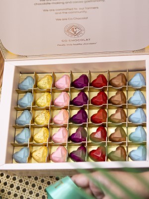 Valentine Jewels - 35 Pcs Fresh Bonbons Pale Pink Deco Box