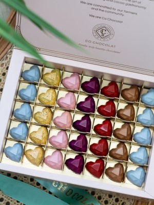 Valentine Jewels - 70 Pcs 2 layers Fresh Bonbons White Art Deco Box 