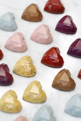 Valentine Jewels - 70 Pcs 2 layers Fresh Bonbons White Art Deco Box 