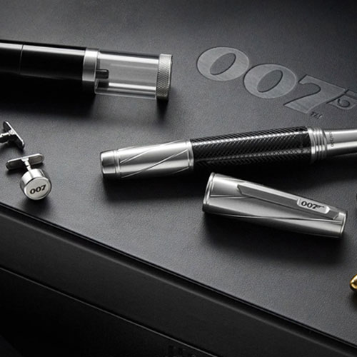 Luxurious Work Accessories – Celebrating a New Job in Style
